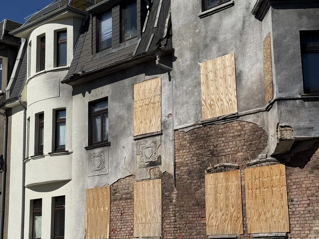 Neue Wohnperspektiven in Limbach-Oberfrohna: Mehrfamilienhaus mit Potenzial